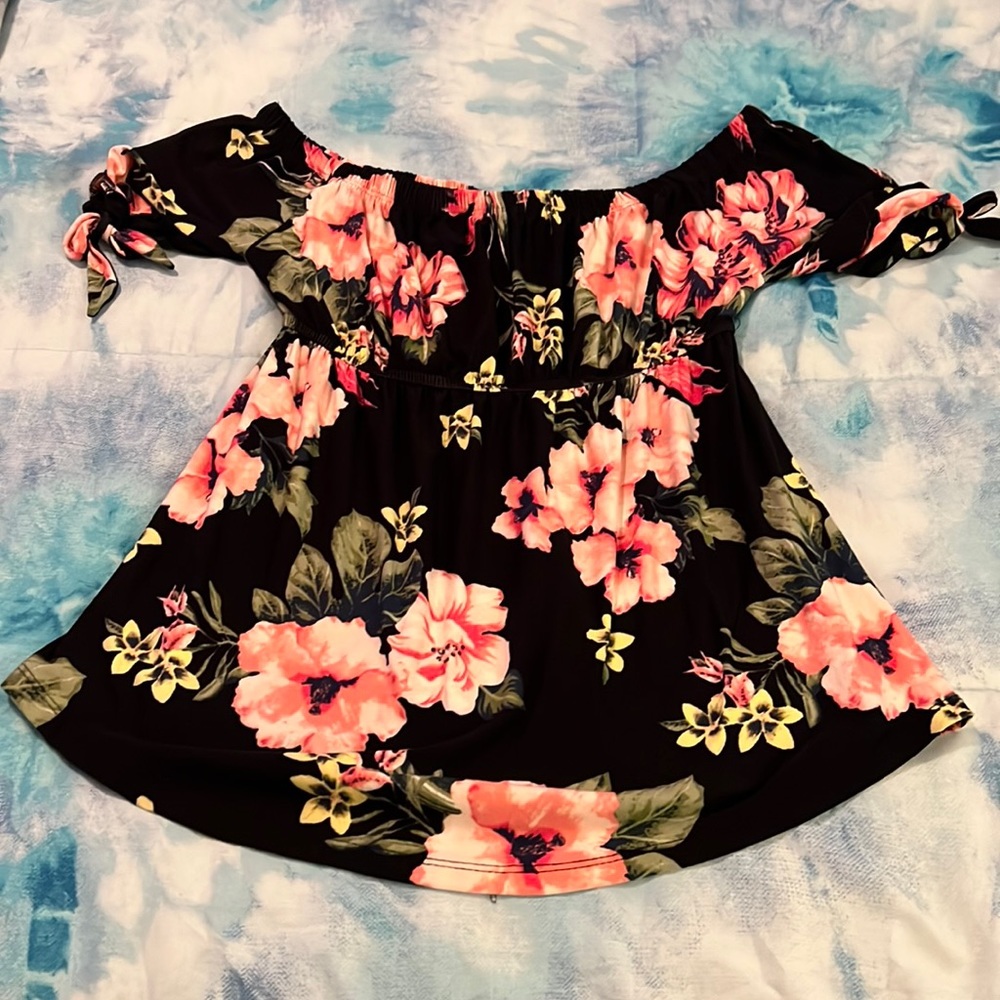 Cute maternity top